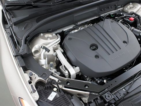 New 2025 Volvo XC60 B5 Plus w/ Protection Package Premier image 32