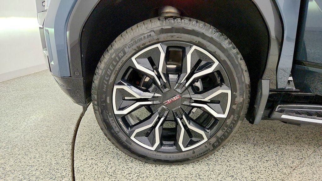 Used 2026 GMC Sierra EV Denali AWD/4WD image 9