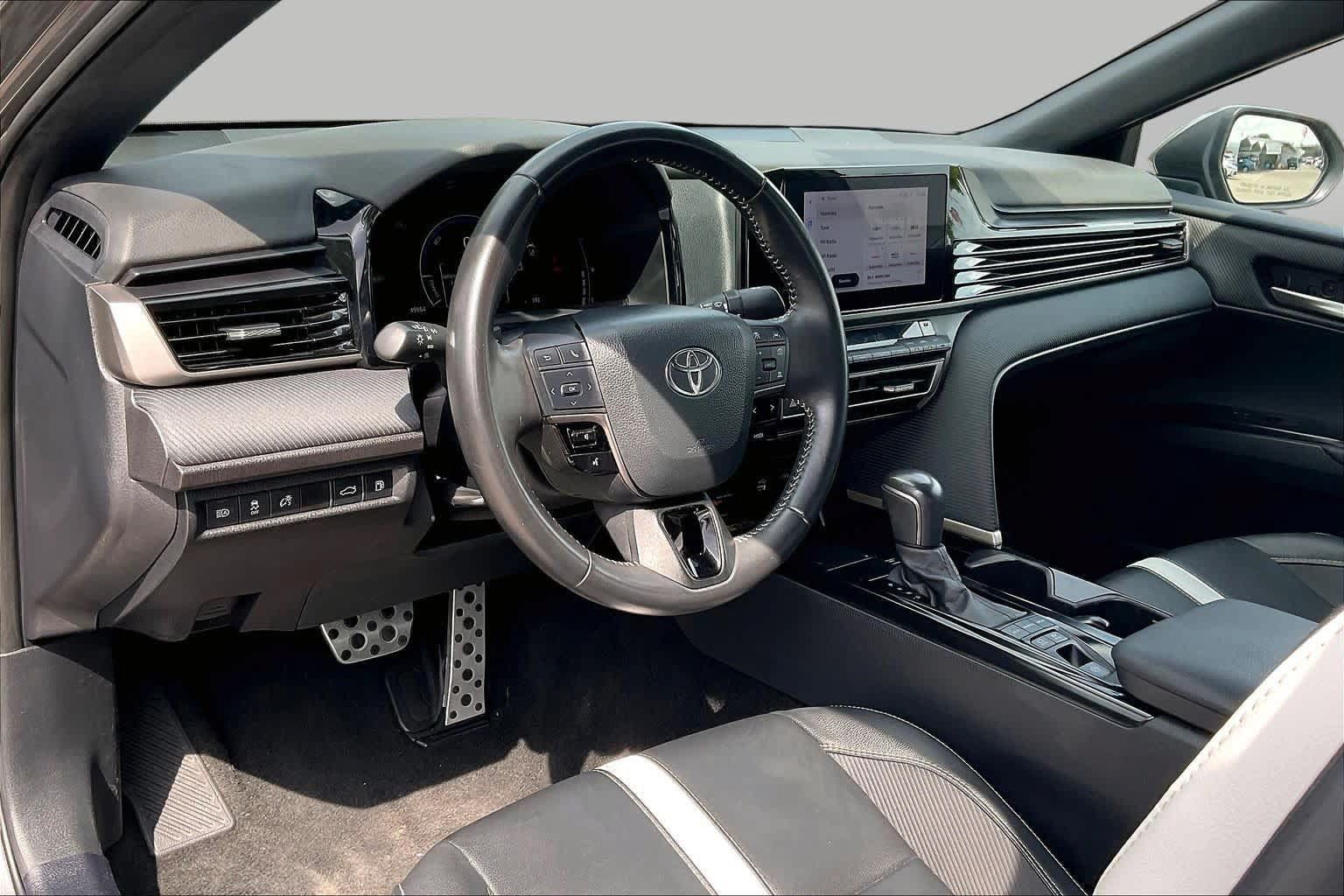 Used 2025 Toyota Camry SE FWD image 17