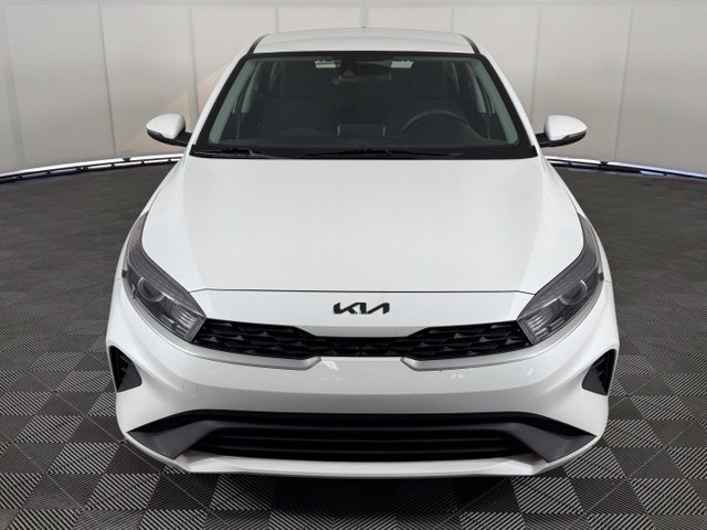 Used 2022 Kia Forte LXS w/ LXS Technology Package FWD image 2