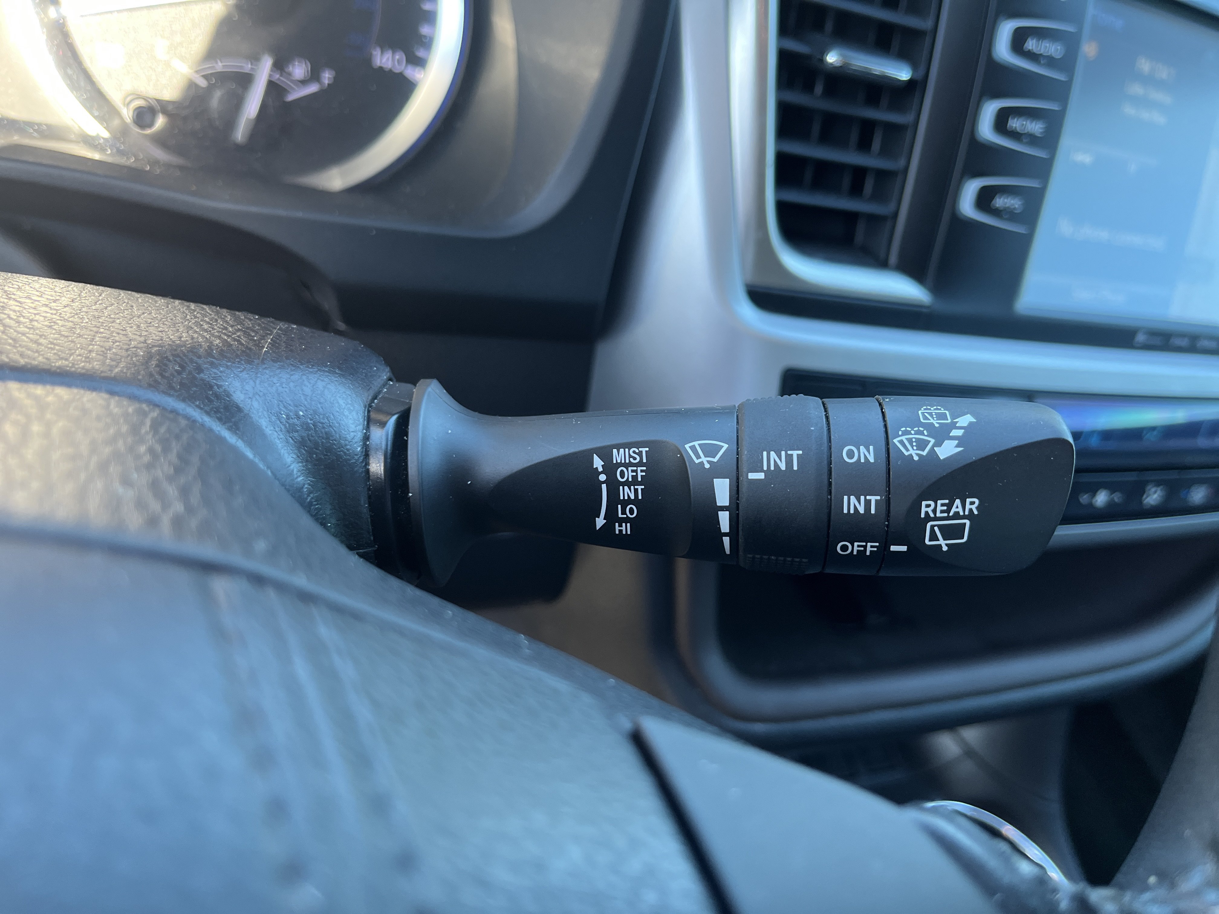 Used 2018 Toyota Highlander XLE FWD image 28