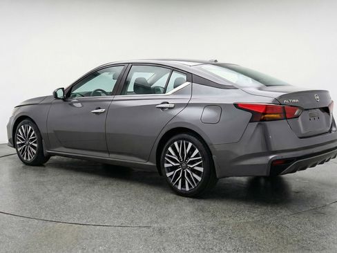 Used 2025 Nissan Altima 2.5 SV image 6