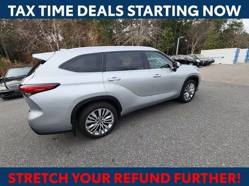 Used 2023 Toyota Highlander Platinum image 12