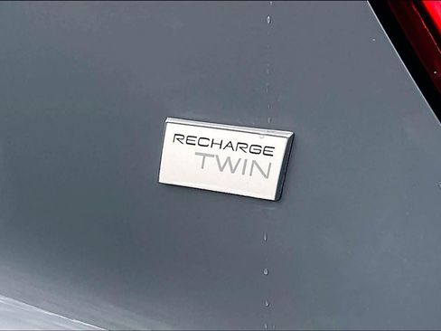 Used 2023 Volvo XC40 Recharge Core image 11