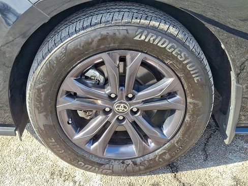 Used 2024 Toyota Sienna XSE w/ XSE Plus Package image 8