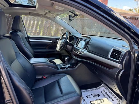 Used 2015 Toyota Highlander XLE AWD/4WD image 11