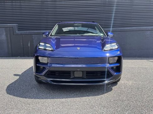 Certified 2025 Porsche Macan Turbo Electric AWD/4WD image 13