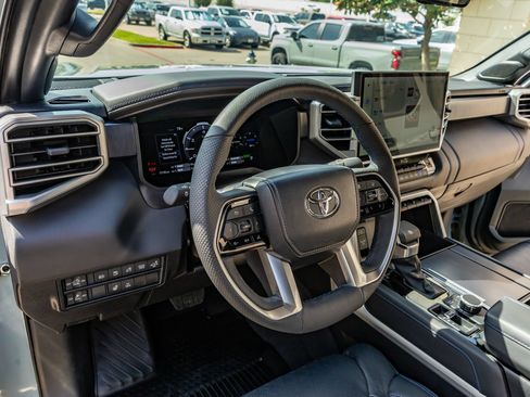Used 2025 Toyota Tundra Platinum AWD/4WD image 17