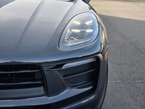 Certified 2025 Porsche Macan image 12