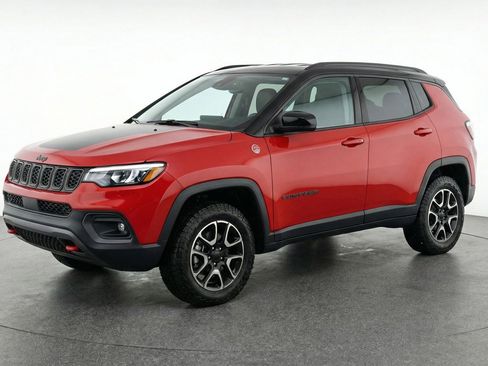 Used 2025 Jeep Compass Trailhawk AWD/4WD image 3