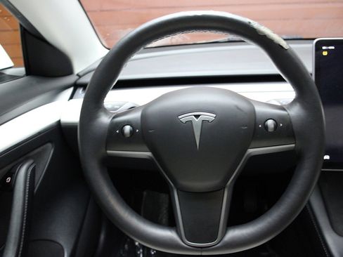 Used 2022 Tesla Model 3 Standard Range image 23