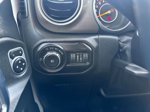 Used 2018 Jeep Wrangler Unlimited Sport S image 21