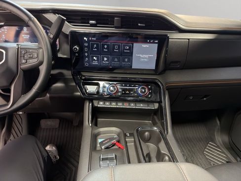 Used 2025 GMC Sierra 3500 AT4 w/ Technology Package AWD/4WD image 12