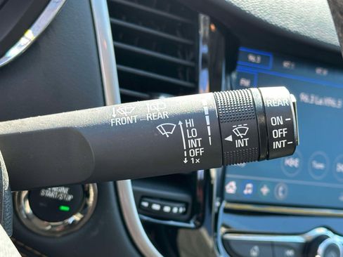 Used 2022 Chevrolet Trax LT w/ LT Convenience Package image 23