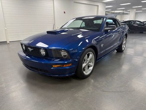 Used 2009 Ford Mustang GT RWD image 3