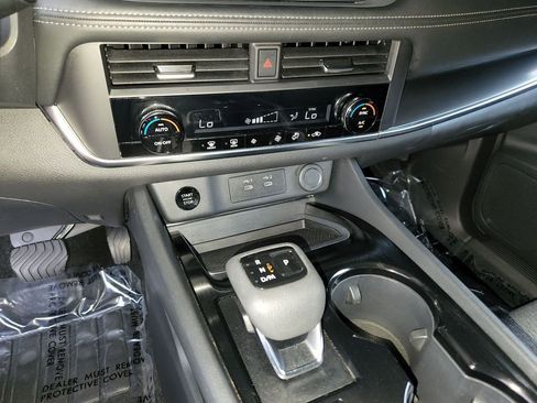 Used 2025 Nissan Rogue SV image 20