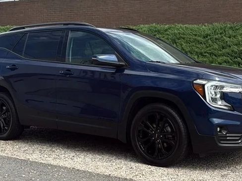 Used 2022 GMC Terrain SLT w/ Elevation Edition FWD image 3