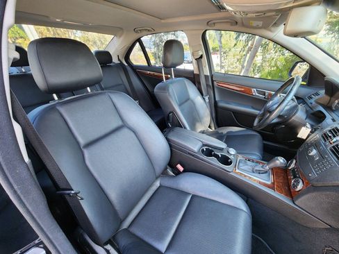 Used 2009 Mercedes-Benz C 300 Sedan image 27