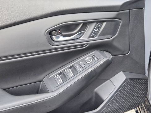 Used 2023 Honda Accord Sport image 11