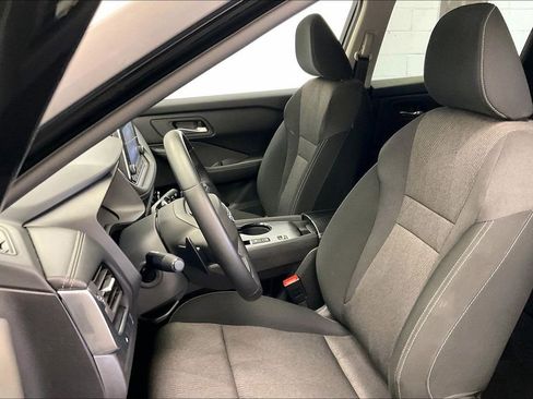 Used 2025 Nissan Rogue SV image 16