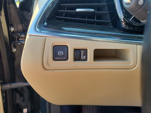 Used 2019 Cadillac XT5 Premium Luxury FWD image 22