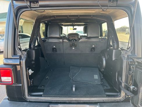 Used 2022 Jeep Wrangler Unlimited Sahara image 27