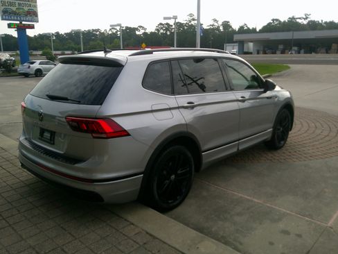 Used 2022 Volkswagen Tiguan SE R-Line image 4