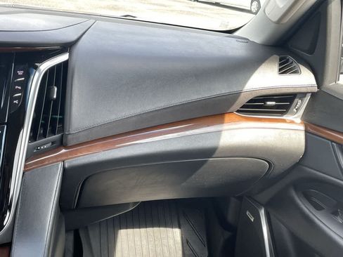 Used 2018 Cadillac Escalade ESV 4WD image 16