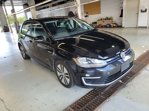Used 2019 Volkswagen e-Golf SE w/ Driver Assistance Package image 2