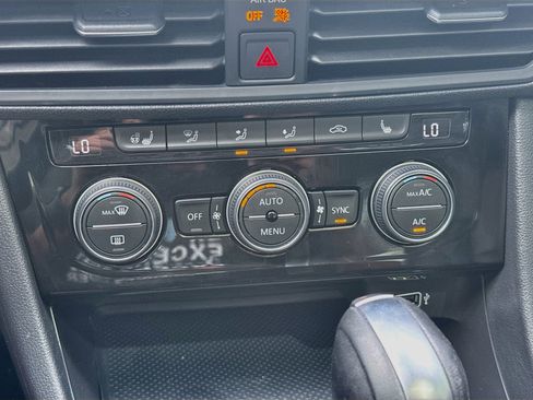 Used 2019 Volkswagen Jetta SE w/ Cold Weather Package FWD image 23