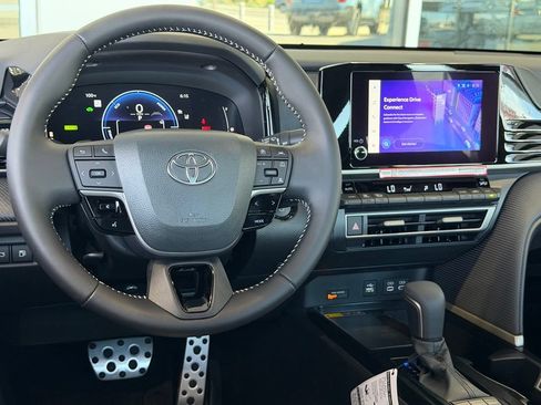 Used 2026 Toyota Camry SE FWD image 32