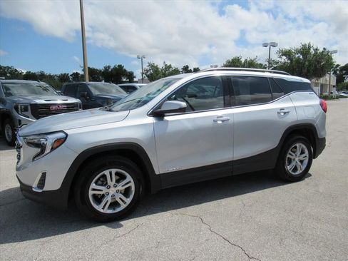 Used 2018 GMC Terrain SLE w/ Driver Convenience Package FWD image 4