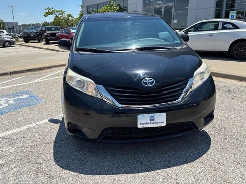 Used 2017 Toyota Sienna LE FWD image 9