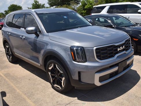 Used 2023 Kia Telluride S FWD image 4