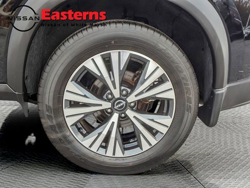 Used 2022 Nissan Rogue SV image 11