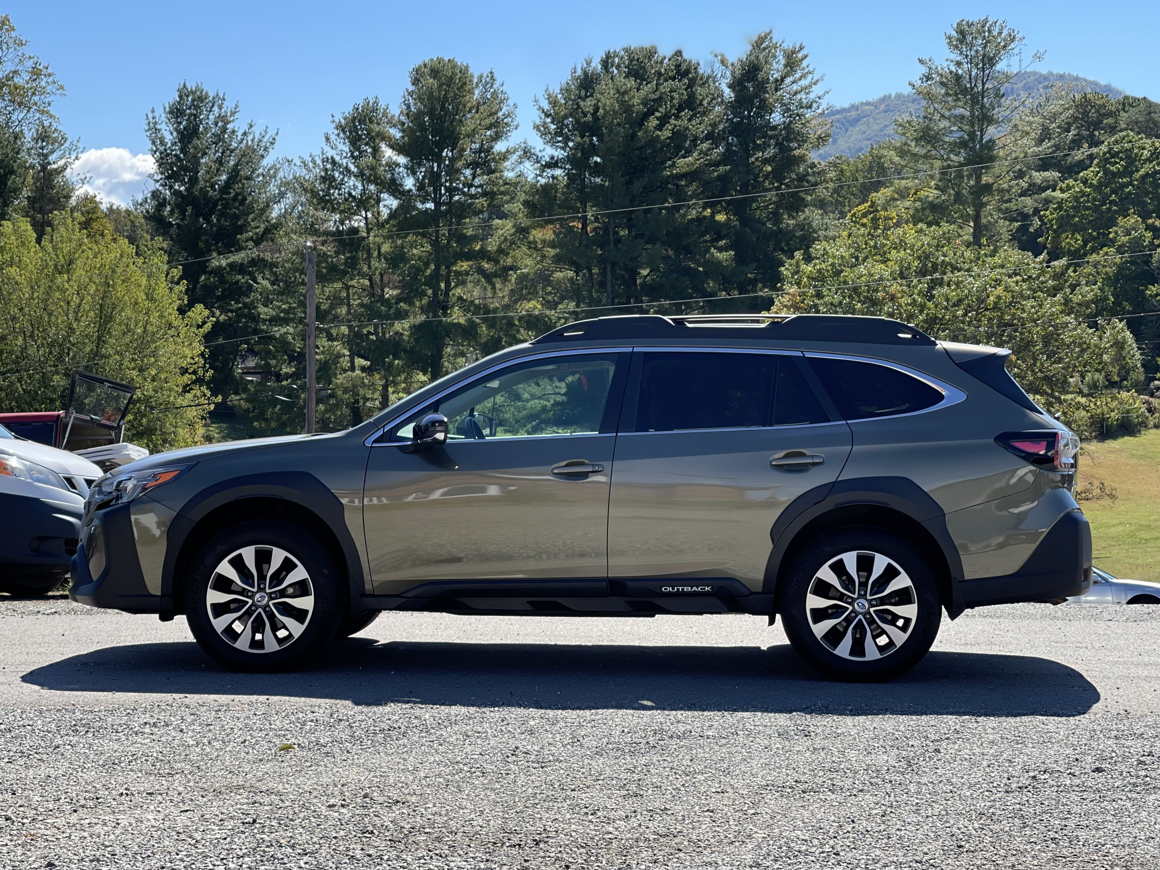 Used 2025 Subaru Outback Limited AWD/4WD image 6