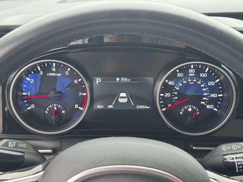 Used 2024 Kia Carnival EX FWD image 24