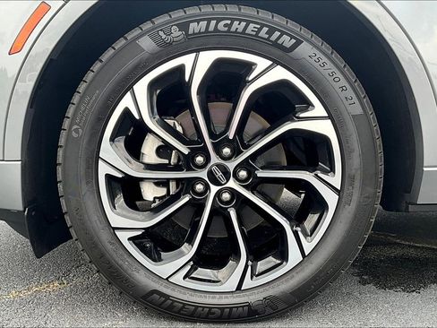 Used 2024 Lincoln Nautilus Reserve image 8