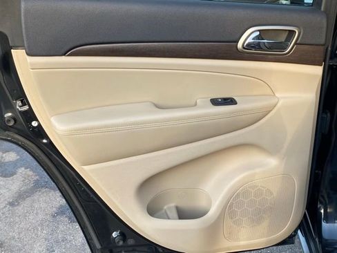 Used 2016 Jeep Grand Cherokee Laredo w/ Quick Order Package 23E image 13