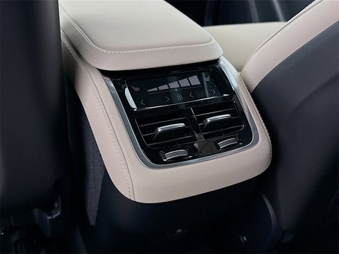 New 2026 Volvo XC90 B6 Plus w/ Protection Package Premier image 26