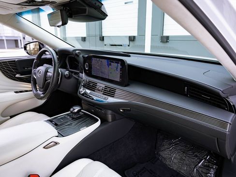 Used 2021 Lexus LS 500 AWD image 25