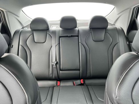 New 2025 Hyundai Elantra Limited image 19