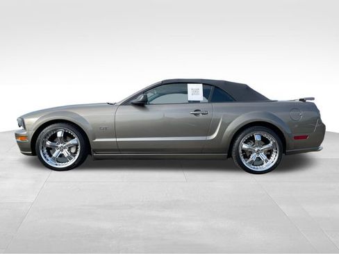Used 2005 Ford Mustang GT RWD image 2