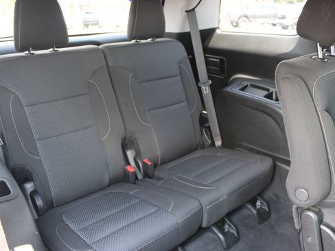 Used 2023 GMC Acadia SLE FWD image 32