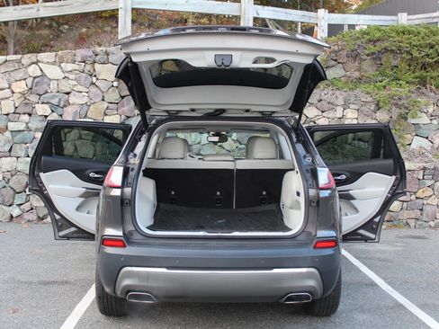 Used 2019 Jeep Cherokee Limited image 10