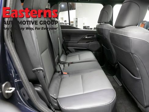 Used 2025 Lexus GX 550 w/ Accessory Package (2T) AWD/4WD image 25