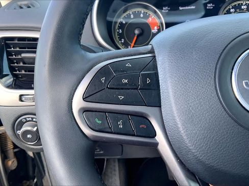 Used 2022 Jeep Cherokee Limited AWD/4WD image 24