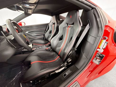 Certified 2021 Ferrari F8 Tributo RWD image 9