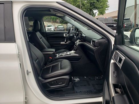 Used 2023 Ford Explorer XLT w/ Equipment Group 202A AWD/4WD image 19