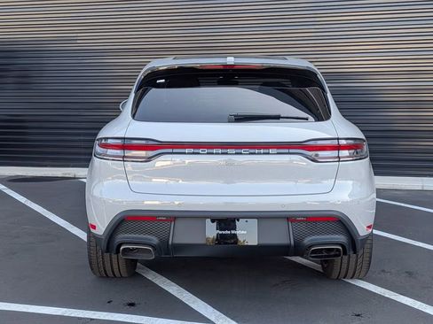 Certified 2025 Porsche Macan AWD/4WD image 10